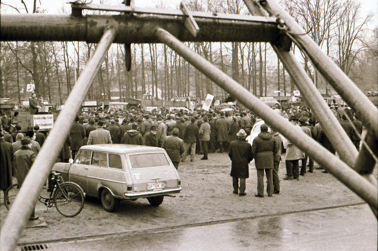 KURTs historische Bildergalerie: Schon 1972 demonstrierten Bauern auf Gifhorns Straßen