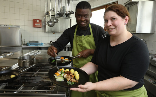 Lego und Mini-Burger für die Kinder, Tagungen und Maispoulade für die Eltern: Familienfreundlich und gesellschaftlich engagiert: das Restaurant Birdie