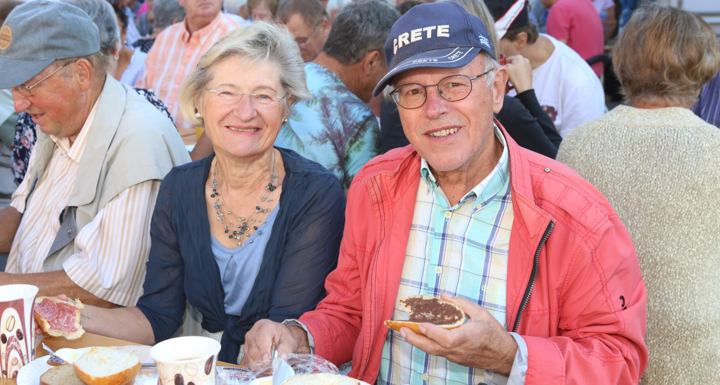 Leifert sei Dank: Beliebtes Bürgerfrühstück kehrt am Altstadtfest-Samstag auf den Marktplatz zurück