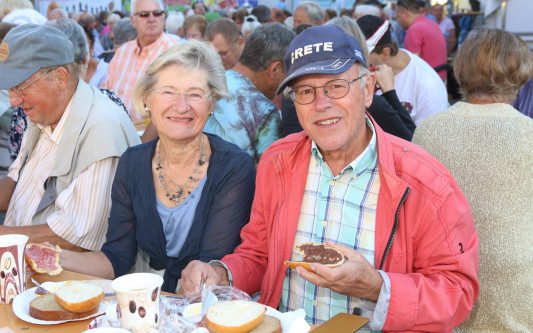 Leifert sei Dank: Beliebtes Bürgerfrühstück kehrt am Altstadtfest-Samstag auf den Marktplatz zurück