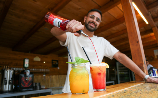 Lillet-Bowl, handgemachte Drinks und Live-Musik in Gifhorns Strandbar Cappucabana