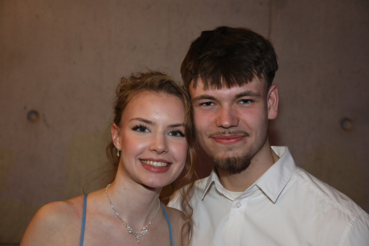 Locker in der Hüfte, immer ein Lächeln im Gesicht: KURT zeigt die schönsten Fotos des USK-Apfelsinenballs