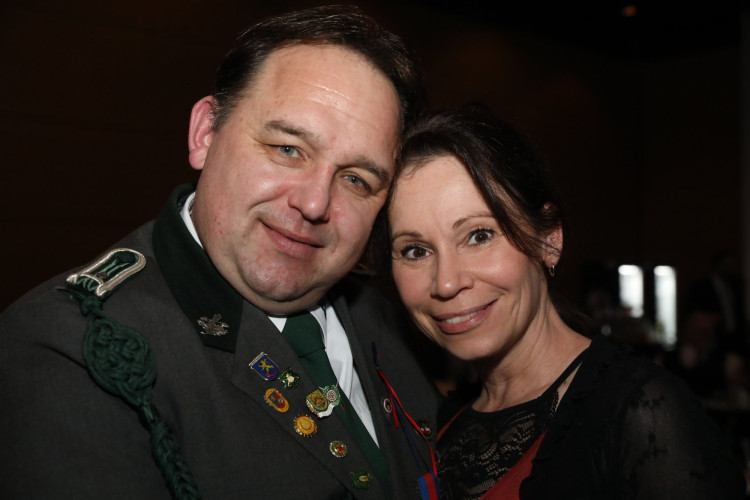 Locker in der Hüfte, immer ein Lächeln im Gesicht: KURT zeigt die schönsten Fotos des USK-Apfelsinenballs