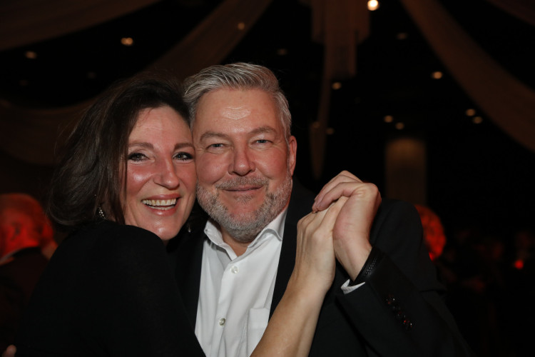 Locker in der Hüfte, immer ein Lächeln im Gesicht: KURT zeigt die schönsten Fotos des USK-Apfelsinenballs