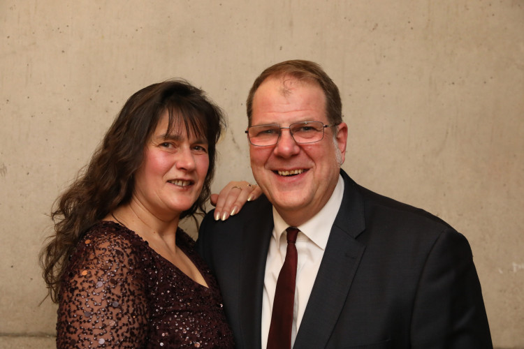 Locker in der Hüfte, immer ein Lächeln im Gesicht: KURT zeigt die schönsten Fotos des USK-Apfelsinenballs