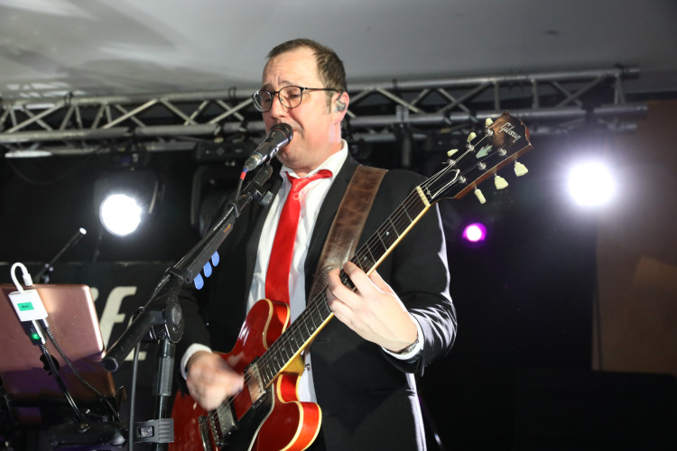 Locker in der Hüfte, immer ein Lächeln im Gesicht: KURT zeigt die schönsten Fotos des USK-Apfelsinenballs