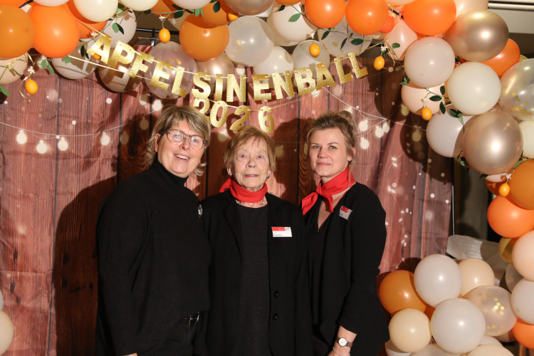 Locker in der Hüfte, immer ein Lächeln im Gesicht: KURT zeigt die schönsten Fotos des USK-Apfelsinenballs