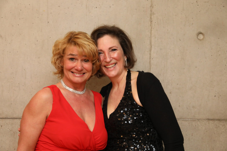 Locker in der Hüfte, immer ein Lächeln im Gesicht: KURT zeigt die schönsten Fotos des USK-Apfelsinenballs