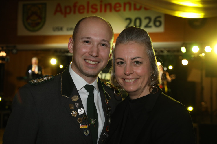 Locker in der Hüfte, immer ein Lächeln im Gesicht: KURT zeigt die schönsten Fotos des USK-Apfelsinenballs