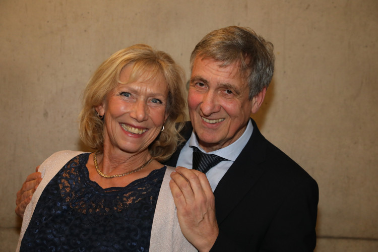 Locker in der Hüfte, immer ein Lächeln im Gesicht: KURT zeigt die schönsten Fotos des USK-Apfelsinenballs