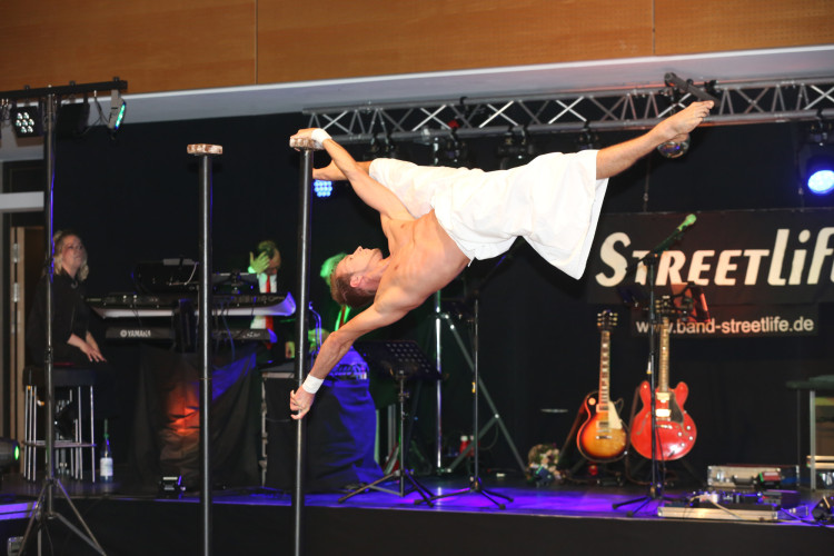 Maiball des USK glänzt mit astreiner Tanzmusik und atemberaubender Akrobatik in Gifhorns Stadthalle