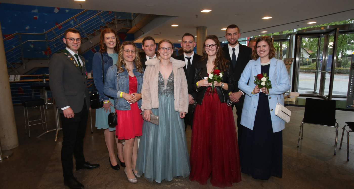 Maiball des USK glänzt mit astreiner Tanzmusik und atemberaubender Akrobatik in Gifhorns Stadthalle