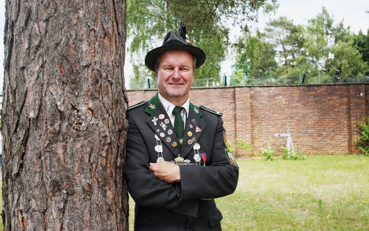 Ich hab mich fast so sehr gefreut wie meine Frau - Majestät Andreas Erhardt trägt Gifhorns Königswürde mit Fassung