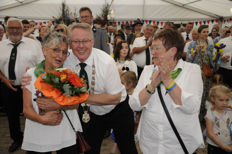 Mal wieder ein wunderbares Fest: Neubokel feierte das Schützenfest mit toller Musik und vielen Spaßbuden