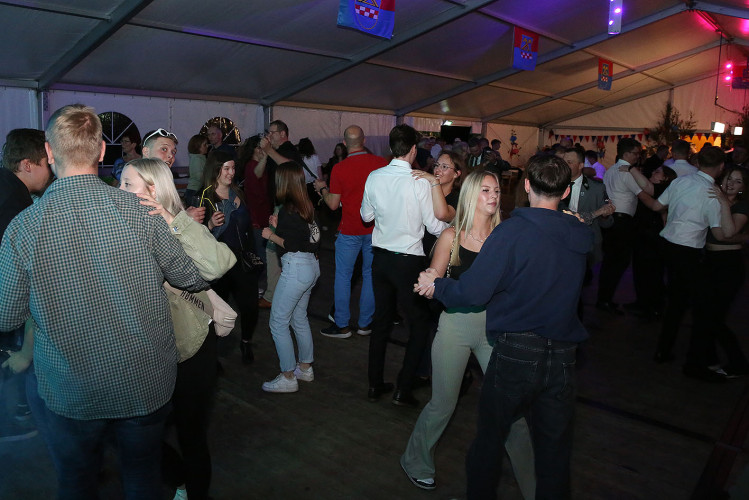 Mal wieder ein wunderbares Fest: Neubokel feierte das Schützenfest mit toller Musik und vielen Spaßbuden