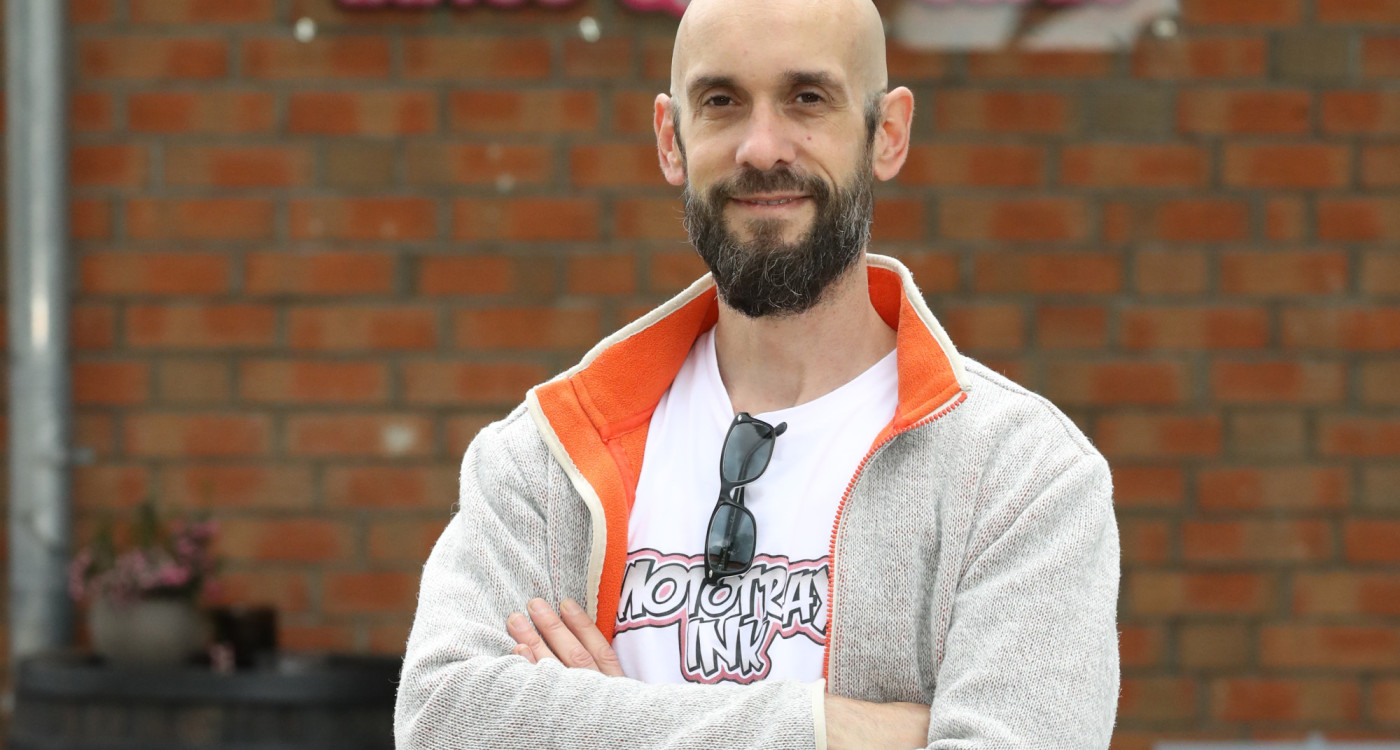 Marian Breilmann liebt es bunt - Neueröffnung in Ettenbüttel: Mototrax Ink bietet Tattoos und Comic Art