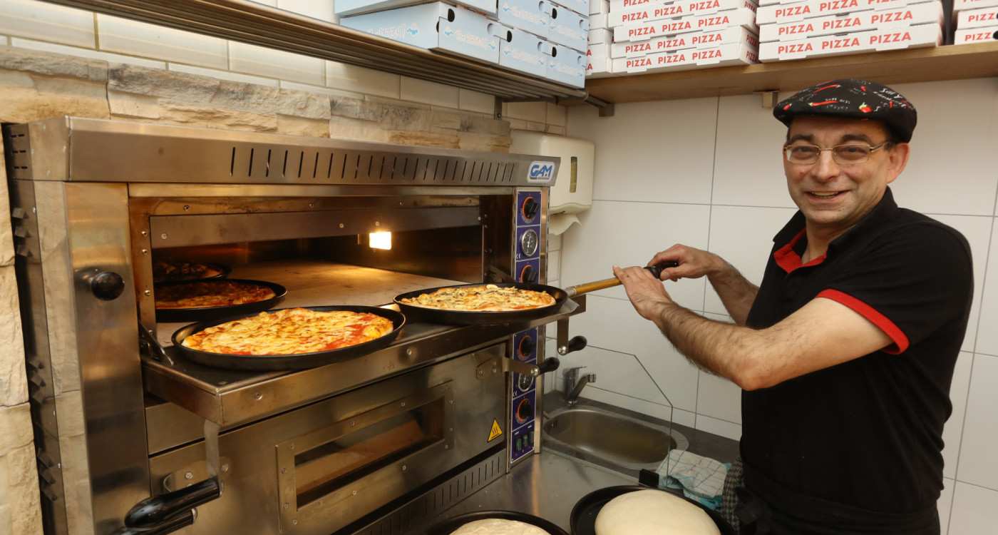 Mario Fiore und seine Gifhorner Pizzeria Piccola Italia - Antipasti und Pizza Calabrese unter den Augen von Sophia Loren und Al Pacino