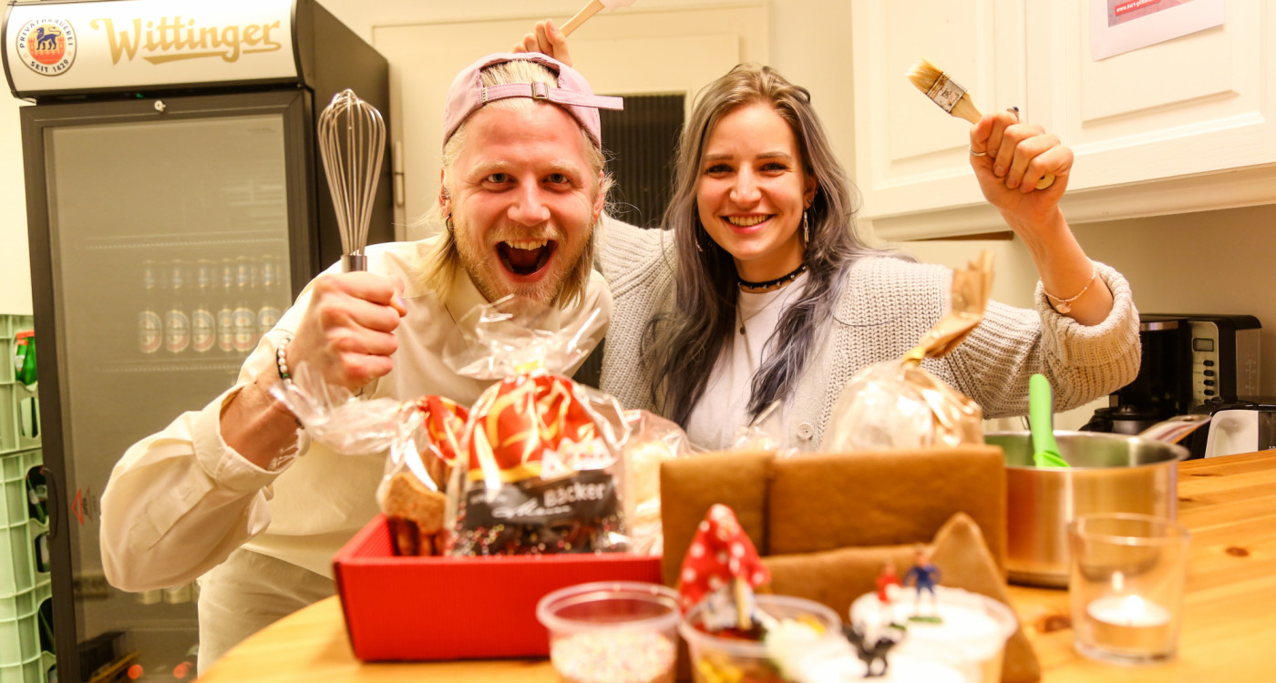 Mehr Puderzucker – sonst setzt‘s was! So klappt's mit dem allerersten gemeinsamen Lebkuchenhaus