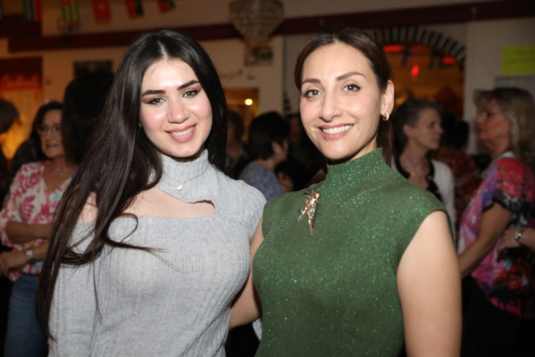 Mexiko, Griechenland, Polen und und und... Zahlreiche Damen aus aller Welt feiern den Weltfrauentag in Michas Tanzlokal - KURT zeigt Euch die schönsten Bilder