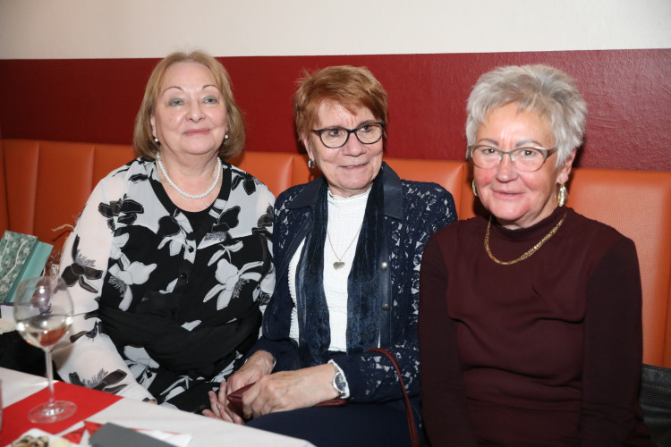 Mexiko, Griechenland, Polen und und und... Zahlreiche Damen aus aller Welt feiern den Weltfrauentag in Michas Tanzlokal - KURT zeigt Euch die schönsten Bilder