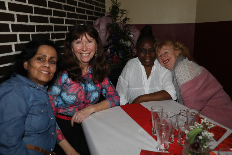 Mexiko, Griechenland, Polen und und und... Zahlreiche Damen aus aller Welt feiern den Weltfrauentag in Michas Tanzlokal - KURT zeigt Euch die schönsten Bilder