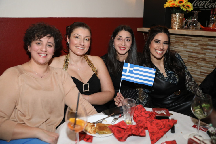 Mexiko, Griechenland, Polen und und und... Zahlreiche Damen aus aller Welt feiern den Weltfrauentag in Michas Tanzlokal - KURT zeigt Euch die schönsten Bilder