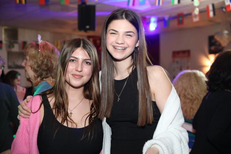 Mexiko, Griechenland, Polen und und und... Zahlreiche Damen aus aller Welt feiern den Weltfrauentag in Michas Tanzlokal - KURT zeigt Euch die schönsten Bilder