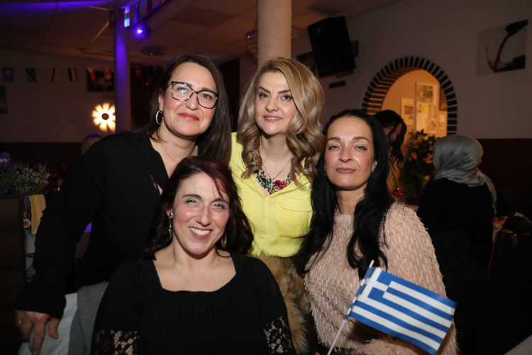 Mexiko, Griechenland, Polen und und und... Zahlreiche Damen aus aller Welt feiern den Weltfrauentag in Michas Tanzlokal - KURT zeigt Euch die schönsten Bilder