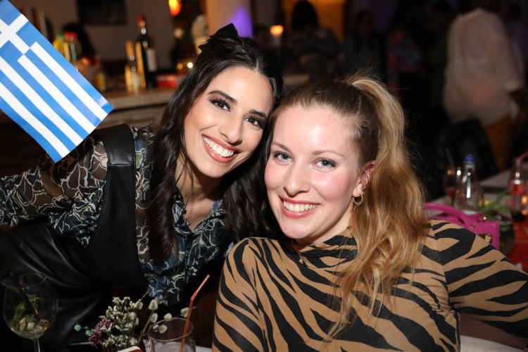 Mexiko, Griechenland, Polen und und und... Zahlreiche Damen aus aller Welt feiern den Weltfrauentag in Michas Tanzlokal - KURT zeigt Euch die schönsten Bilder