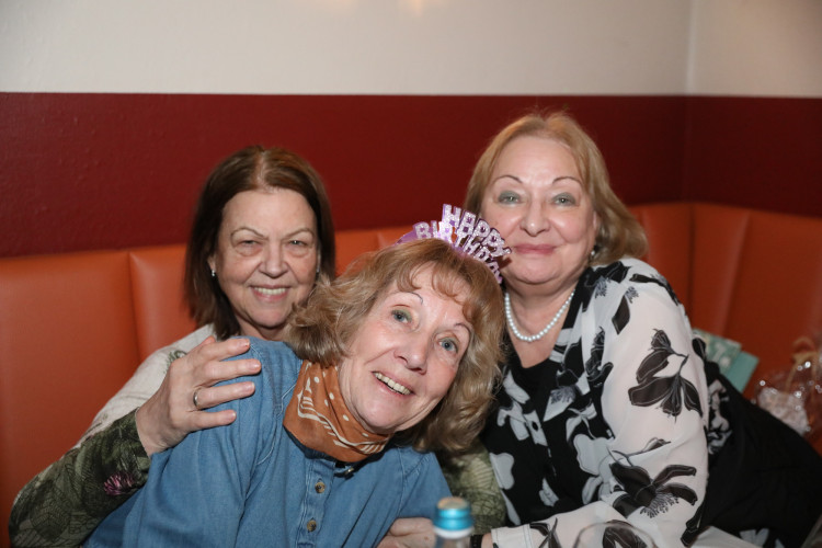 Mexiko, Griechenland, Polen und und und... Zahlreiche Damen aus aller Welt feiern den Weltfrauentag in Michas Tanzlokal - KURT zeigt Euch die schönsten Bilder