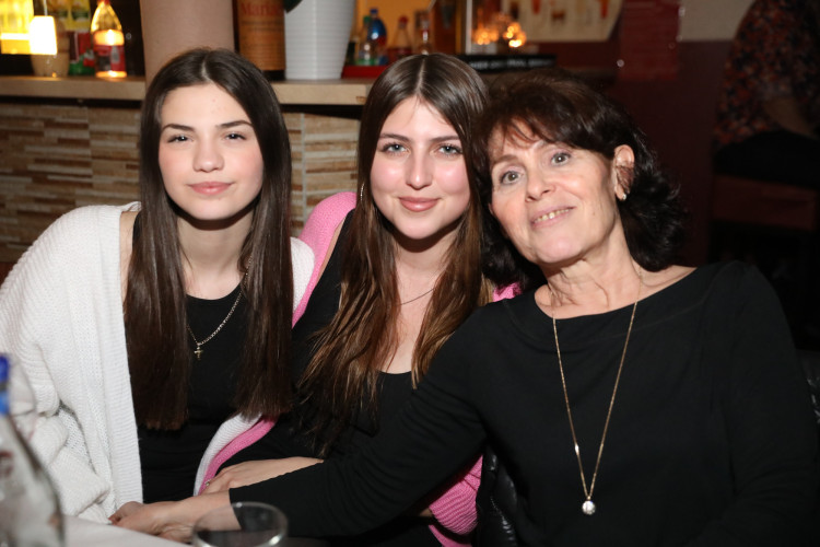 Mexiko, Griechenland, Polen und und und... Zahlreiche Damen aus aller Welt feiern den Weltfrauentag in Michas Tanzlokal - KURT zeigt Euch die schönsten Bilder