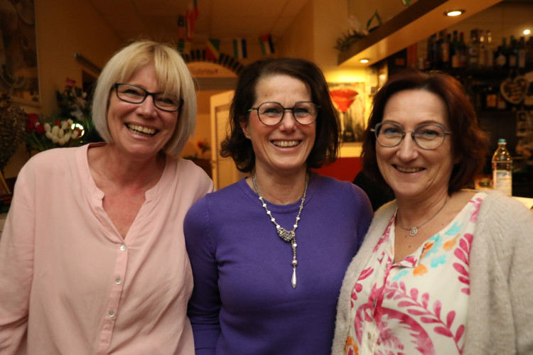 Mexiko, Griechenland, Polen und und und... Zahlreiche Damen aus aller Welt feiern den Weltfrauentag in Michas Tanzlokal - KURT zeigt Euch die schönsten Bilder