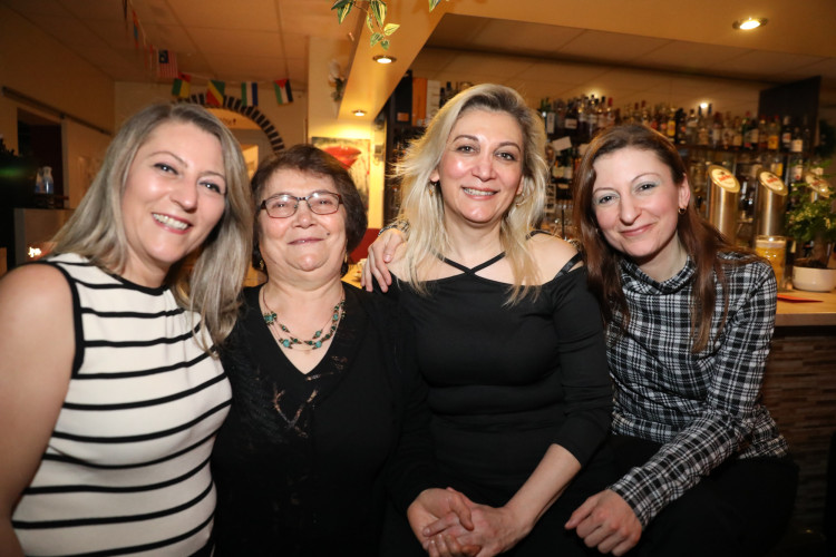 Mexiko, Griechenland, Polen und und und... Zahlreiche Damen aus aller Welt feiern den Weltfrauentag in Michas Tanzlokal - KURT zeigt Euch die schönsten Bilder