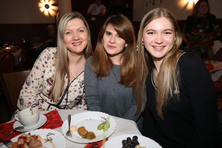 Mexiko, Griechenland, Polen und und und... Zahlreiche Damen aus aller Welt feiern den Weltfrauentag in Michas Tanzlokal - KURT zeigt Euch die schönsten Bilder