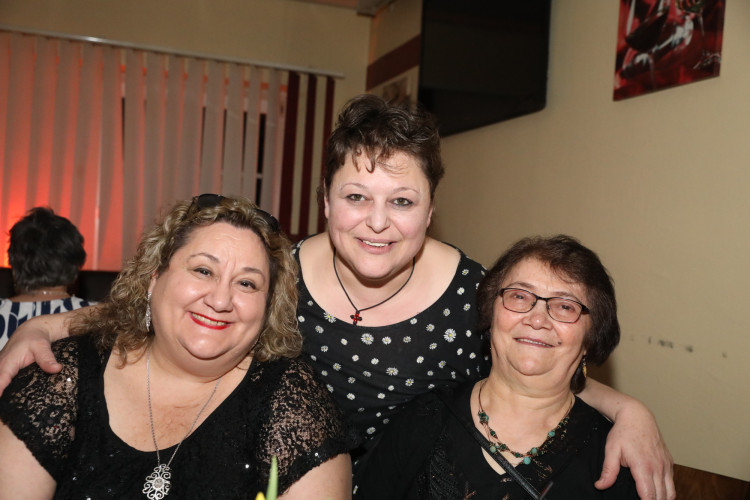 Mexiko, Griechenland, Polen und und und... Zahlreiche Damen aus aller Welt feiern den Weltfrauentag in Michas Tanzlokal - KURT zeigt Euch die schönsten Bilder