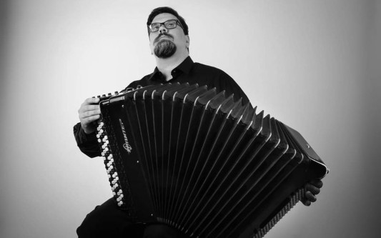 Mit dem Akkordeon durch Musikepochen: Vladimir Gorup tritt auf dem Gifhorner Altstadtfest beim Kulturverein auf