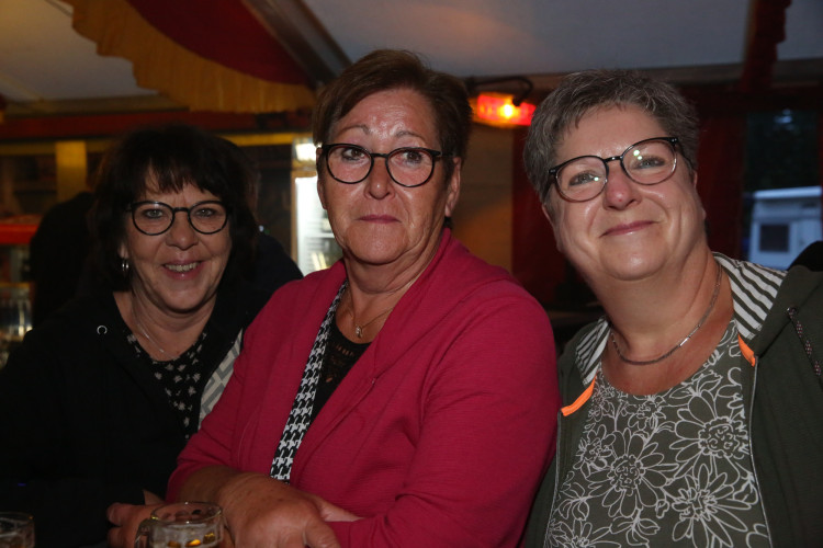 Mit einem 70 Teiler erschoss sich Melvin Küster den Majestätentitel - Das sind die schönsten Bilder vom Schützenfest in Isenbüttel