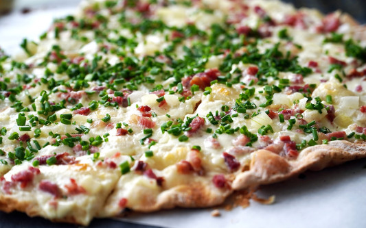 Mmh, knuspriger Flammkuchen: Beim Einkaufen der Zutaten wird KURT-Kolumnist Malte Schönfeld mit der Demographie konfrontiert