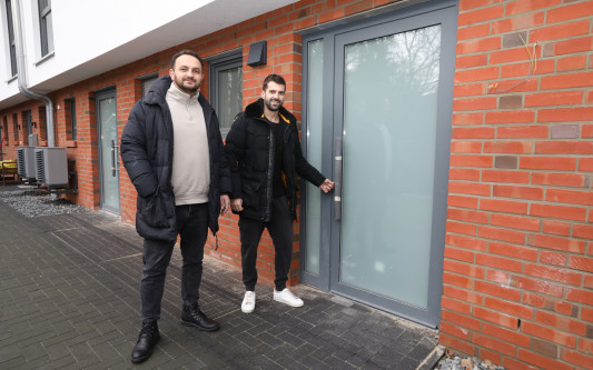 Modern und nachhaltig Wohnen im Lehmweg 16: Die Firma Tairi & Tairi Projektbau verkauft drei Reihenhäuser im Herzen Gifhorns