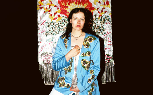 Monolith der göttlichen Einsamkeit: Die Künstlerin Rosa Anschütz hat mit 