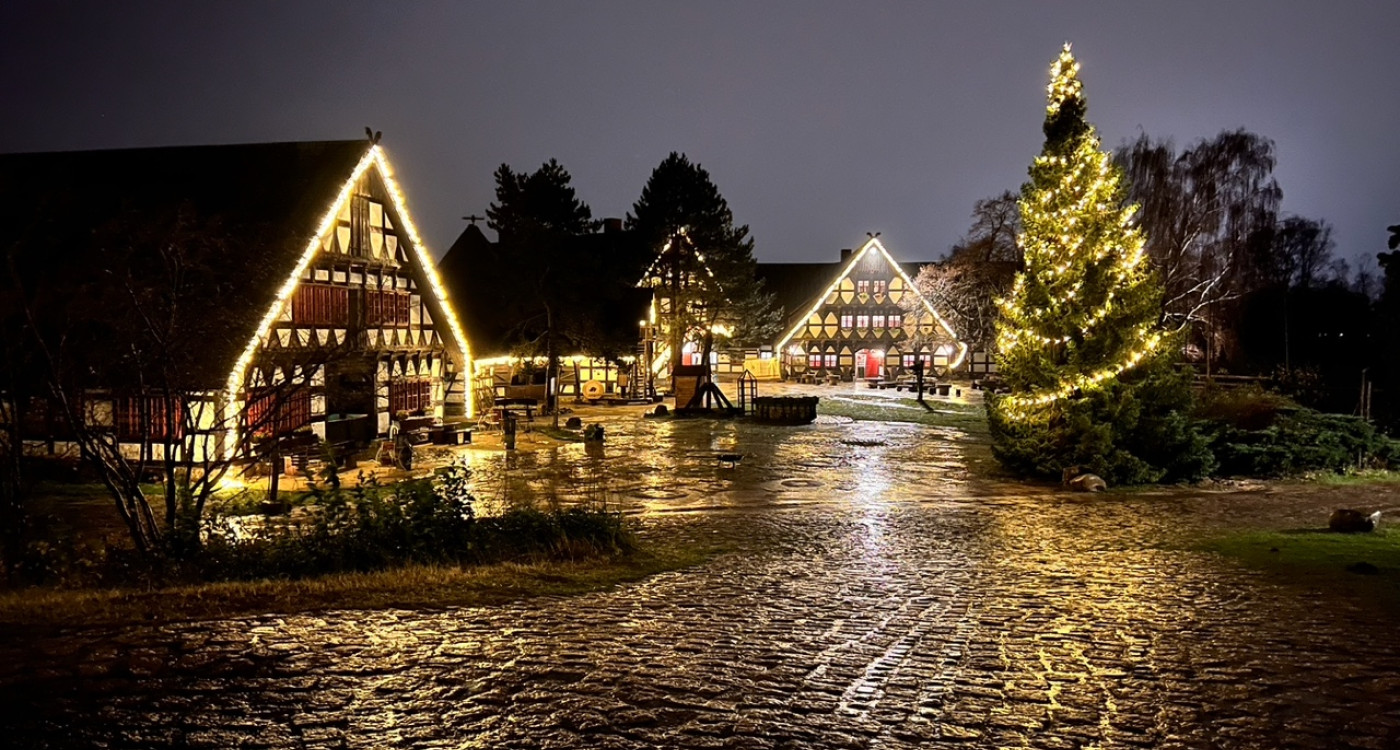 Mühlenweihnacht auf dem Dorfplatz: Premiere für Musik, Lesungen und winterliches Ambiente im Mühlenmuseum Gifhorn