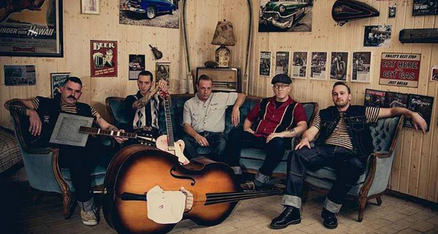 Musik mit Jeanshemd in der Hose: Die Rhythm Torpedoes lassen auf dem Gifhorner Altstadtfest die 50er-Jahre aufleben