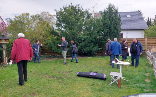 Na, habt Ihr auch alle eines gefunden? - Der 2. Damenzug BSK ging im Garten von Maren Niebuhr auf Ostereier-Suche