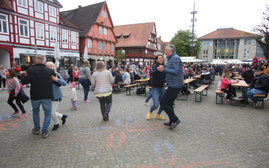 Nach dem Riesenerfolg im Vorjahr: Gifhorns Tanz in den Mai auf dem Marktplatz geht in Runde zwei
