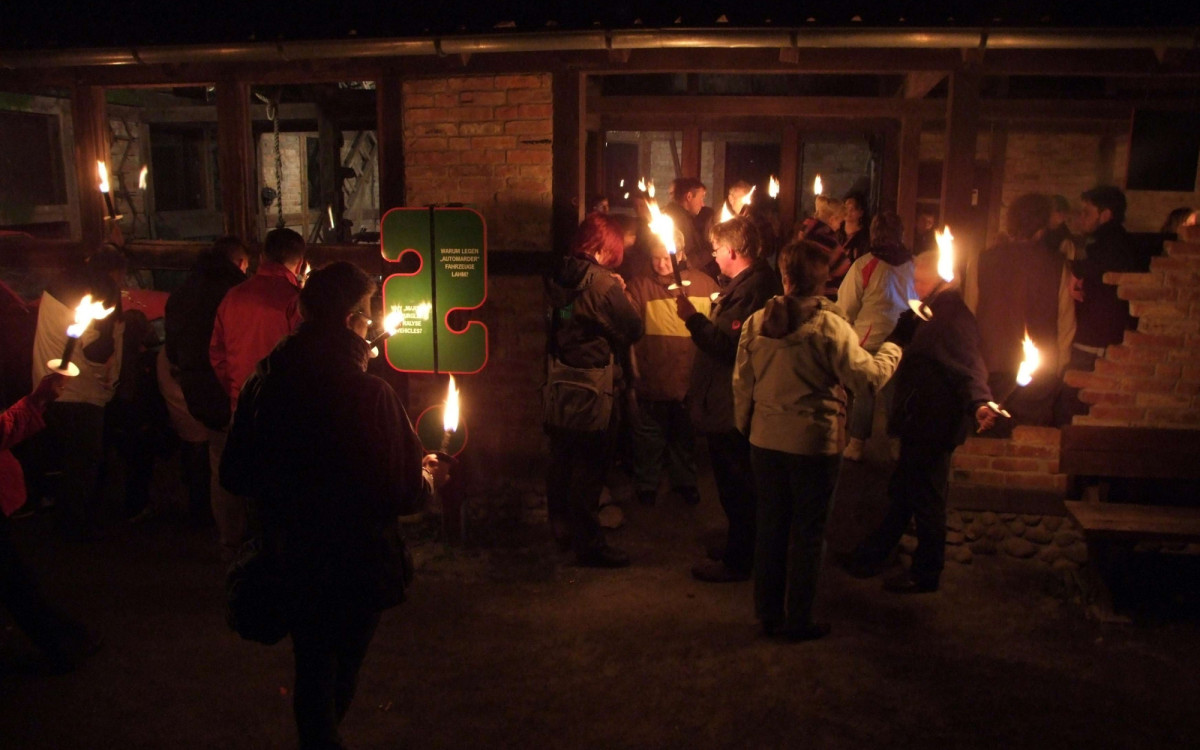 Nächtliche Expedition ins Reich der Marder: Fackelwanderung für die ganze Familie im Otter-Zentrum in Hankensbüttel