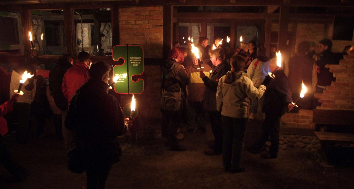 Nächtliche Expedition ins Reich der Marder: Fackelwanderung für die ganze Familie im Otter-Zentrum in Hankensbüttel