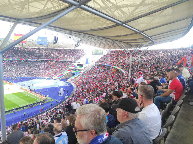 Nervenkitzel, Sammelkarten und Pivo: KURT-Redakteur Malte Schönfeld jubelt live bei der Fußball-Europameisterschaft in Berlin für Kroatien