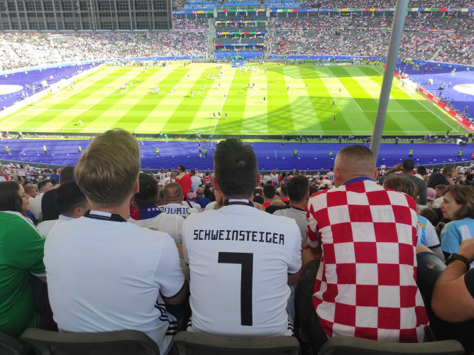 Nervenkitzel, Sammelkarten und Pivo: KURT-Redakteur Malte Schönfeld jubelt live bei der Fußball-Europameisterschaft in Berlin für Kroatien