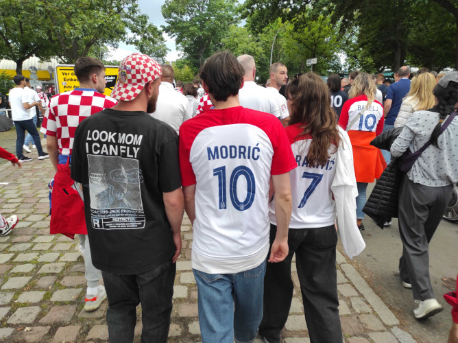 Nervenkitzel, Sammelkarten und Pivo: KURT-Redakteur Malte Schönfeld jubelt live bei der Fußball-Europameisterschaft in Berlin für Kroatien