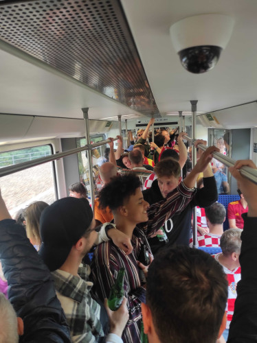 Nervenkitzel, Sammelkarten und Pivo: KURT-Redakteur Malte Schönfeld jubelt live bei der Fußball-Europameisterschaft in Berlin für Kroatien